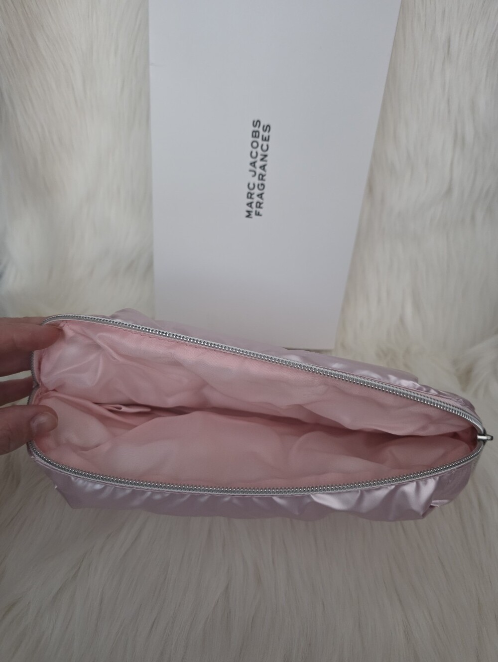Marc Jacobs Shiny Light Pink Puffer Cosmetic Case - Picture 3 of 3